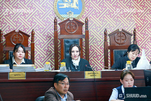 Шүүх бүрэлдэхүүн шийдвэрээ гаргахаар хурал завсарлажээ